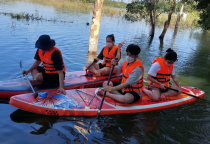 Hướng Dẫn Cách Chèo SUP Dành Cho Người Mới – Trải Nghiệm Không Thể Bỏ Lỡ Khi Camping Hồ Trị An Hướng Dẫn Cách Chèo SUP Dành Cho Người Mới – Trải Nghiệm Không Thể Bỏ Lỡ Khi Camping Hồ Trị An